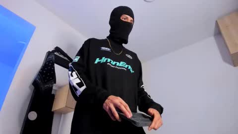 Snapshot of samuel_suarez chatting on October 15, 4:45 am online show from October 15, 4:45 am