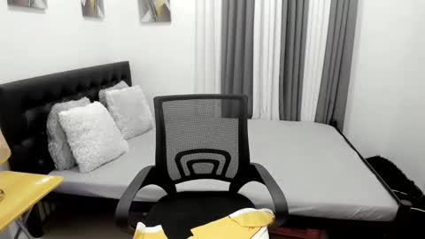 Snapshot of samuelangelo chatting on October 6, 9:56 pm Sam online show from October 6, 9:56 pm