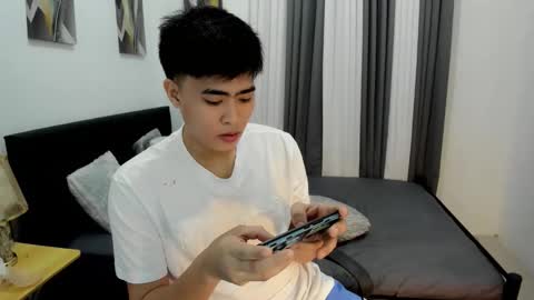 Snapshot of samuelangelo chatting on November 4, 12:15 pm Sam online show from November 4, 12:15 pm