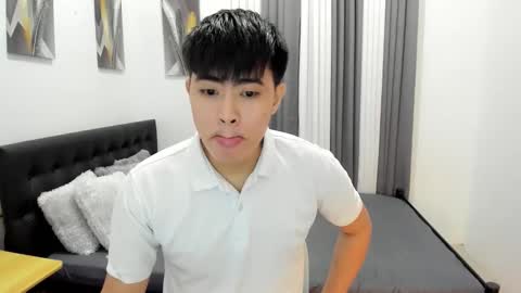 Snapshot of samuelangelo chatting on November 15, 1:07 pm Sam online show from November 15, 1:07 pm