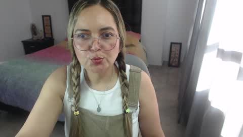 Snapshot of samy_vsn chatting on January 19, 9:55 pm samy_vsn online show from January 19, 9:55 pm