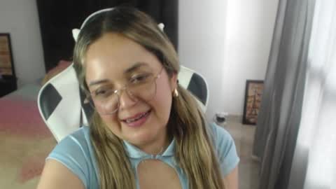 Snapshot of samy_vsn chatting on February 18, 8:25 pm samy_vsn online show from February 18, 8:25 pm