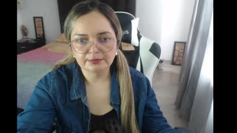 Snapshot of samy_vsn chatting on February 23, 4:57 pm samy_vsn online show from February 23, 4:57 pm