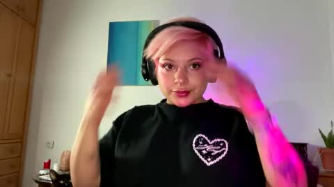 Snapshot of samymoon3 chatting on December 3, 7:05 am Samymoon online show from December 3, 7:05 am