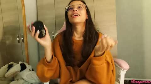 Snapshot of samyonichan chatting on February 14, 4:58 am Special show on 17 december and 23 UwU online show from February 14, 4:58 am