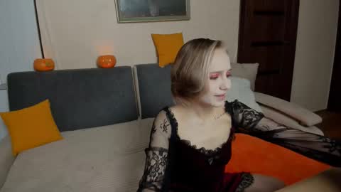 Snapshot of samyscott chatting on October 31, 10:16 am SamyScott online show from October 31, 10:16 am