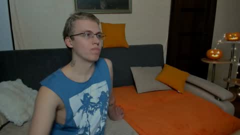 Snapshot of samyscott chatting on November 4, 9:30 am SamyScott online show from November 4, 9:30 am