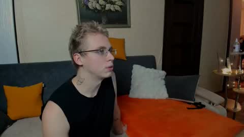 Snapshot of samyscott chatting on November 7, 10:15 am SamyScott online show from November 7, 10:15 am