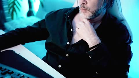 Snapshot of sanders_white chatting on February 2, 3:43 am Sanders online show from February 2, 3:43 am