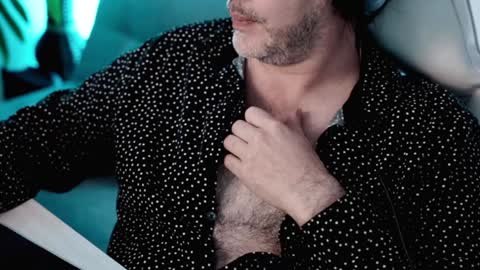 Snapshot of sanders_white chatting on February 5, 3:34 am Sanders online show from February 5, 3:34 am