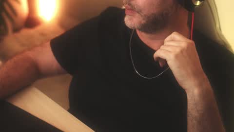 Snapshot of sanders_white chatting on March 4, 4:06 am Sanders online show from March 4, 4:06 am