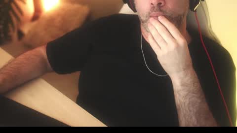 Snapshot of sanders_white chatting on March 6, 2:19 am Sanders online show from March 6, 2:19 am