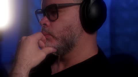 Snapshot of sanders_white chatting on October 8, 2:53 am Sanders online show from October 8, 2:53 am