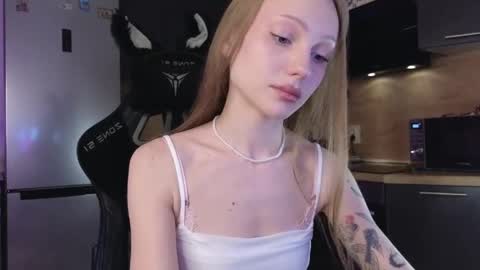 Sandra      Lillys Page    online show from June 6, 5:17 pm