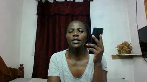 Snapshot of sandra_milly chatting on November 18, 6:40 am sandra online show from November 18, 6:40 am