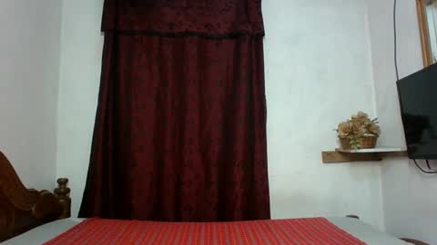 Snapshot of sandra_milly chatting on December 4, 6:34 am sandra online show from December 4, 6:34 am