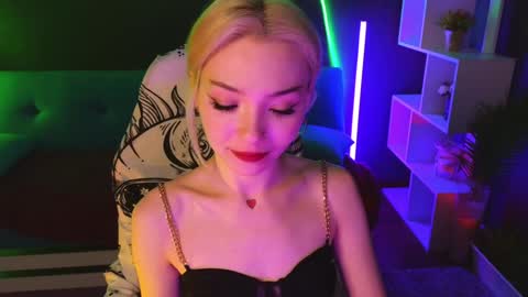 Snapshot of sandraboyl chatting on February 2, 1:02 am Sandy online show from February 2, 1:02 am