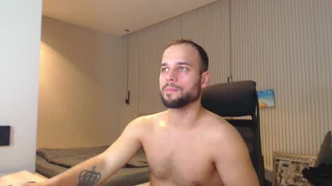 DeAlex online show from March 5, 4:57 pm