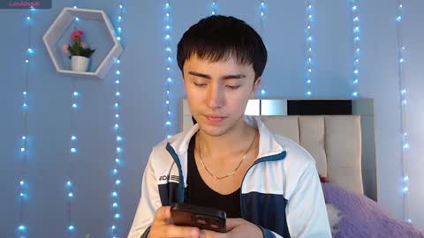 Snapshot of santi_fabulous chatting on December 3, 9:23 pm santi_fabulous online show from December 3, 9:23 pm