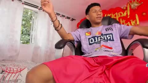 Thiago online show from November 8, 8:40 pm