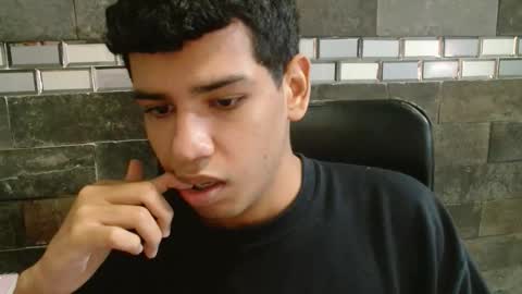 Snapshot of santiago_foxx chatting on October 27, 4:55 pm santi online show from October 27, 4:55 pm