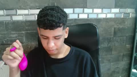 Snapshot of santiago_foxx chatting on October 30, 5:09 am santi online show from October 30, 5:09 am