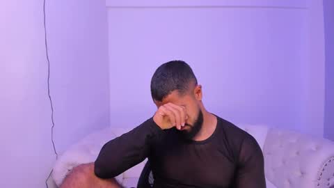 Snapshot of santiago_huntt chatting on January 20, 11:32 pm santiago_huntt online show from January 20, 11:32 pm