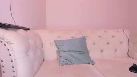 Snapshot of santiago_huntt chatting on February 25, 2:33 pm santiago_huntt online show from February 25, 2:33 pm