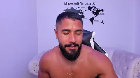 Snapshot of santiago_huntt chatting on September 10, 2:11 am santiago_huntt online show from September 10, 2:11 am