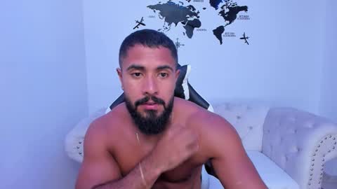 Snapshot of santiago_huntt chatting on September 10, 6:41 pm santiago_huntt online show from September 10, 6:41 pm