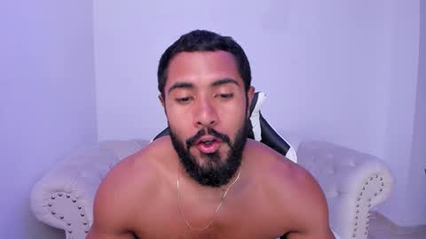 Snapshot of santiago_huntt chatting on October 18, 1:45 pm santiago_huntt online show from October 18, 1:45 pm