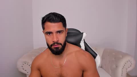 santiago_huntt online show from January 10, 1:02 pm