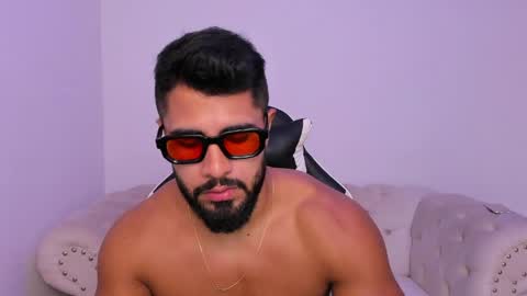 santiago_huntt online show from March 28, 1:33 pm