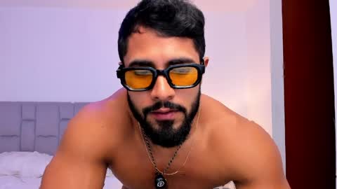 santiago_huntt online show from April 17, 9:18 pm