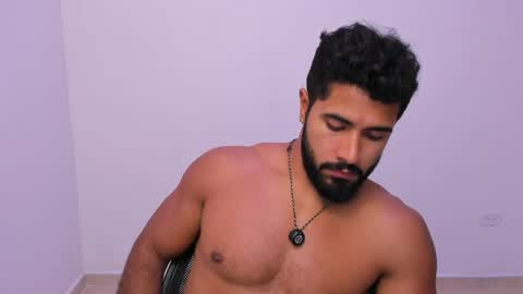 santiago_huntt online show from April 22, 11:50 pm
