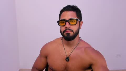 santiago_huntt online show from April 23, 8:22 pm