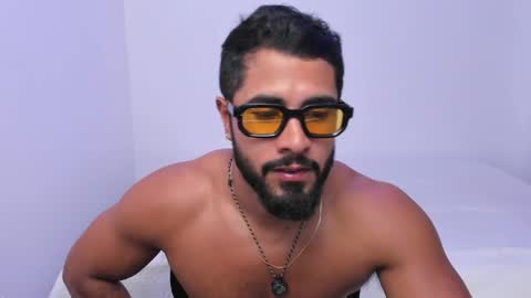 santiago_huntt online show from April 24, 8:22 pm
