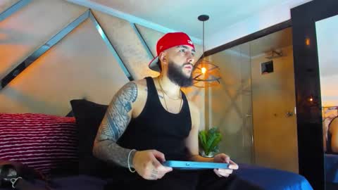 Snapshot of santiagohincapiie chatting on February 25, 4:44 am Santiago Hincapiie online show from February 25, 4:44 am