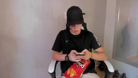 Snapshot of santiceballo chatting on September 24, 7:39 pm Julius Novachrono online show from September 24, 7:39 pm