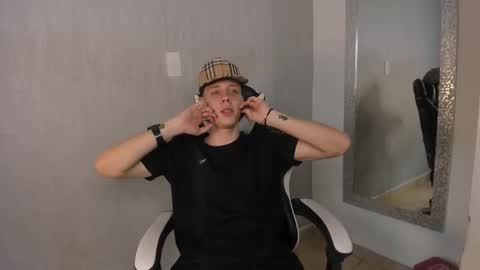 Julius Novachrono  online show from November 4, 7:35 pm