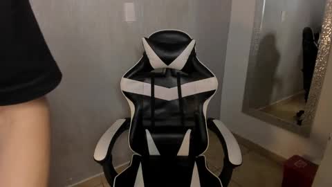 Julius Novachrono  online show from November 5, 7:47 pm