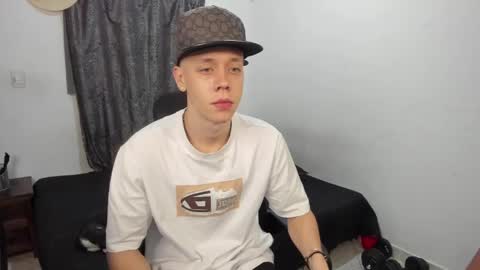 Julius Novachrono  online show from April 22, 5:32 am