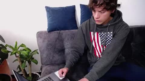 Snapshot of santii_rose chatting on December 29, 8:37 pm Santii online show from December 29, 8:37 pm