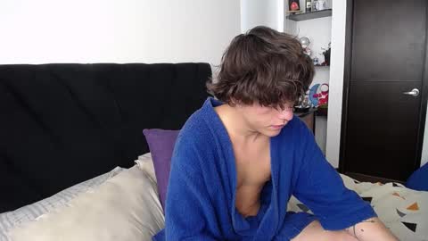 Snapshot of santii_rose chatting on February 18, 3:43 pm Santii online show from February 18, 3:43 pm