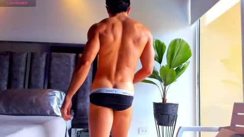 Santiago Seans online show from December 21, 2:35 pm