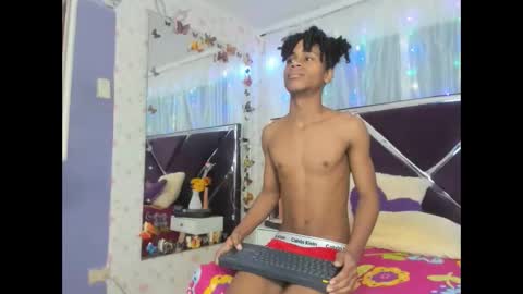 Snapshot of santy_bigcock_01 chatting on November 6, 1:28 am santy online show from November 6, 1:28 am