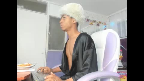 Snapshot of santy_bigcock_01 chatting on November 9, 2:04 pm santy online show from November 9, 2:04 pm