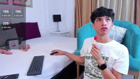 Santiago Carrington online show from December 11, 12:12 am