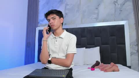 Santiago Carrington online show from April 14, 10:27 pm