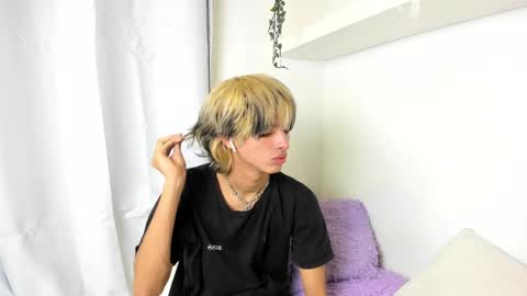 kitty online show from December 22, 5:12 am